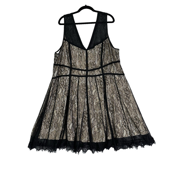 Torrid Dress Women Plus Sz 26 Lace V-Neck Fit & Flare Romantic Night Out Holiday - Picture 1 of 16